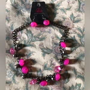 Gunmetal and Hot Pink necklace in silver. Paparazzi Smoke free home